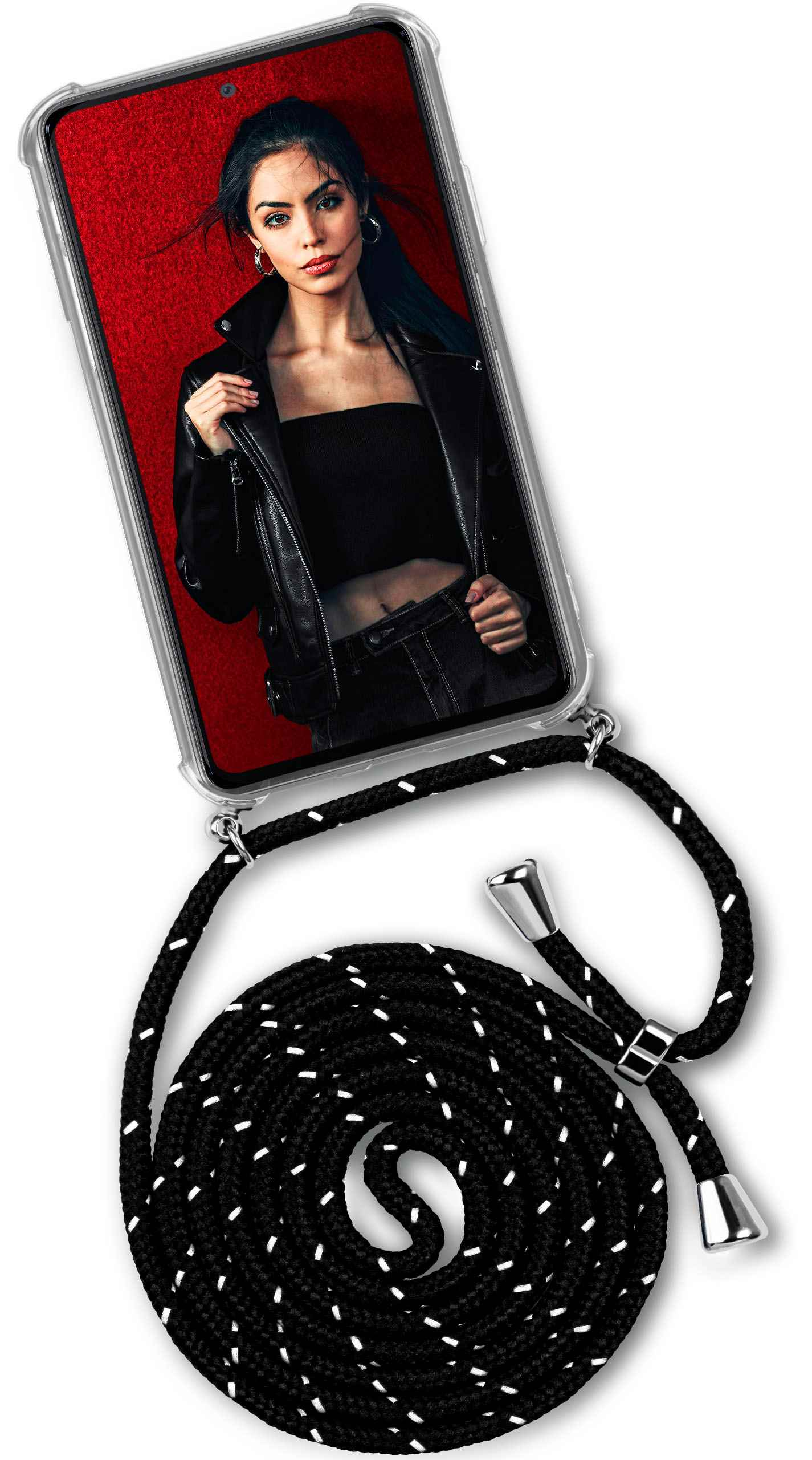 Telefon mit Frau in schwarzer Jacke an Lanyard. Schwarz-weißes Lanyard mit silbernen Enden.