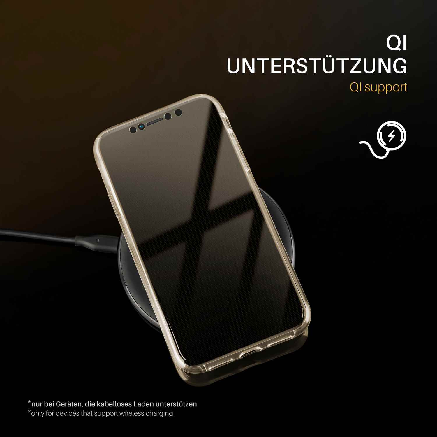 Telefon auf einem kabellosen Ladegerät. Text weist auf Qi-Unterstützung hin. Das Telefon befindet sich in einer transparenten Hülle.