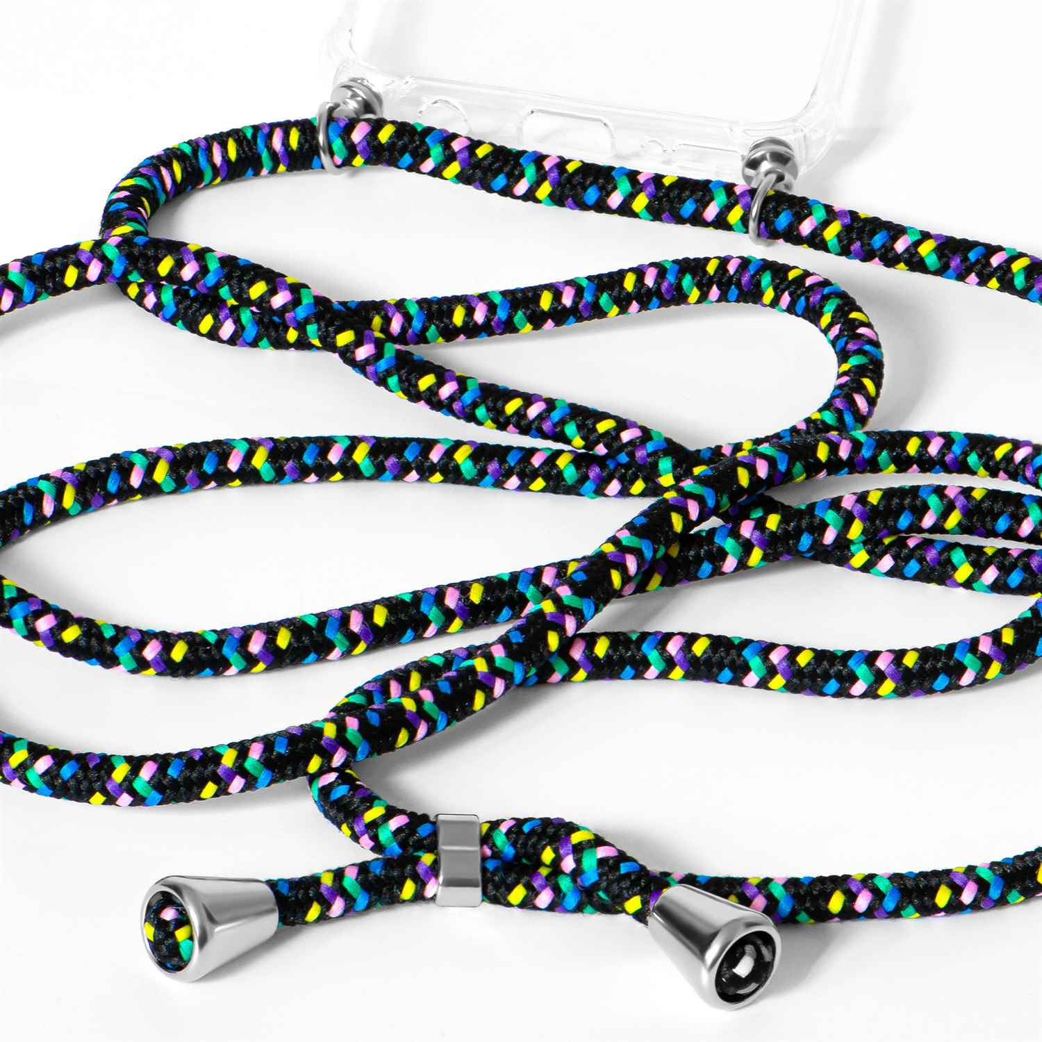 Nahaufnahme eines bunten Handy-Lanyard-Kabels. Schwarz mit bunten Flecken. Silberner Verschluss. Weißer Hintergrund.