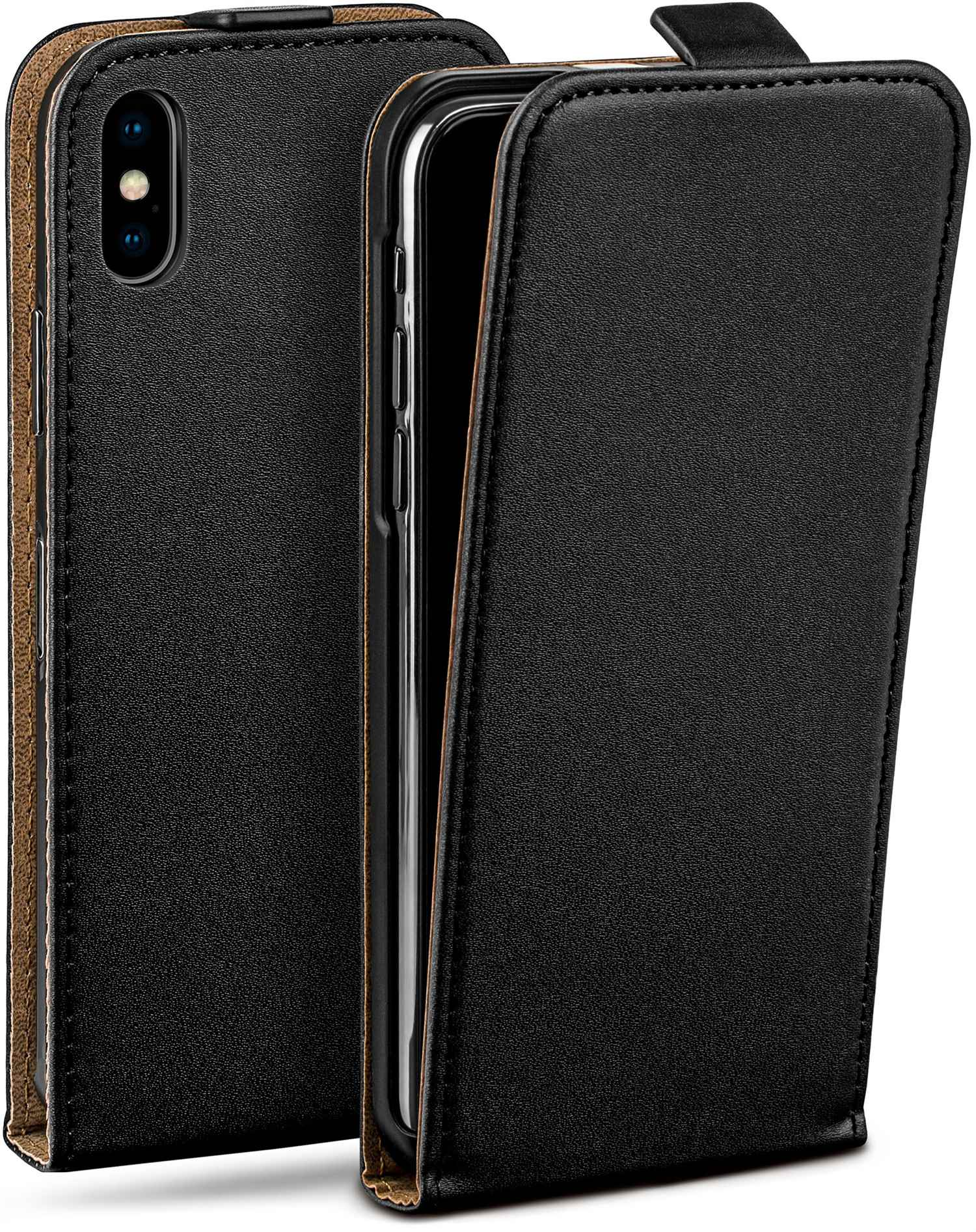 Schwarze Leder-Handyhülle mit dem Telefon darin. Die Hülle ist geöffnet und gibt den Blick auf den Bildschirm frei.