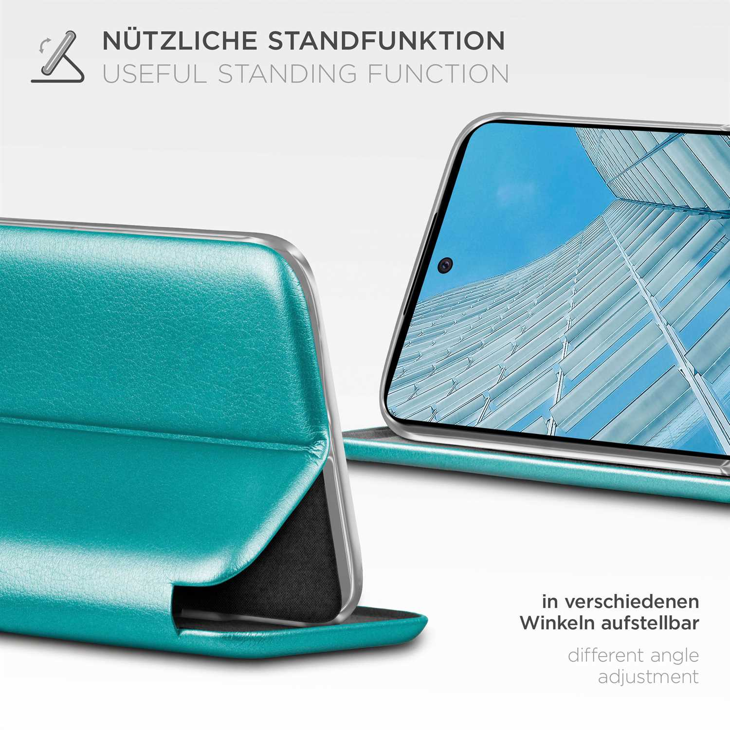 Eine teal Handyhülle, mit einem Telefon, das die Reflexion eines Gebäudes zeigt.  Die Hülle hat eine Standfunktion.