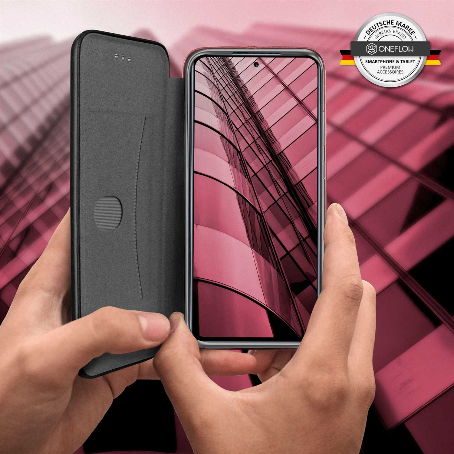 Hände halten ein Telefon mit einer rosa Stadtlandschaft auf dem Bildschirm.