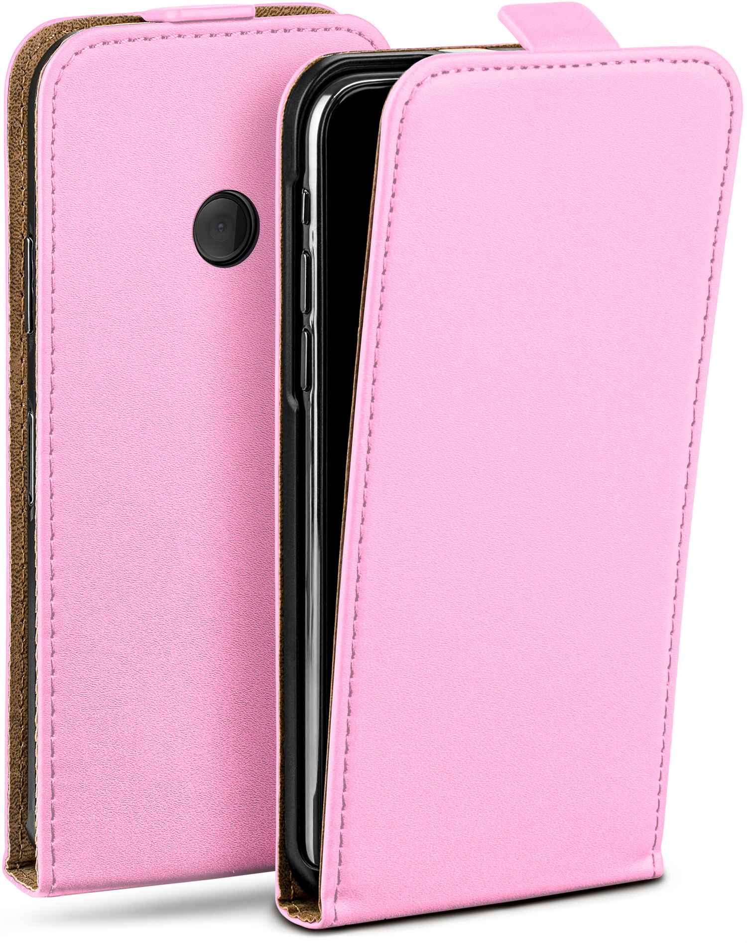 Pinkfarbene Handyhülle, offen, mit einem schwarzen Telefon darin. Brauner Rand.