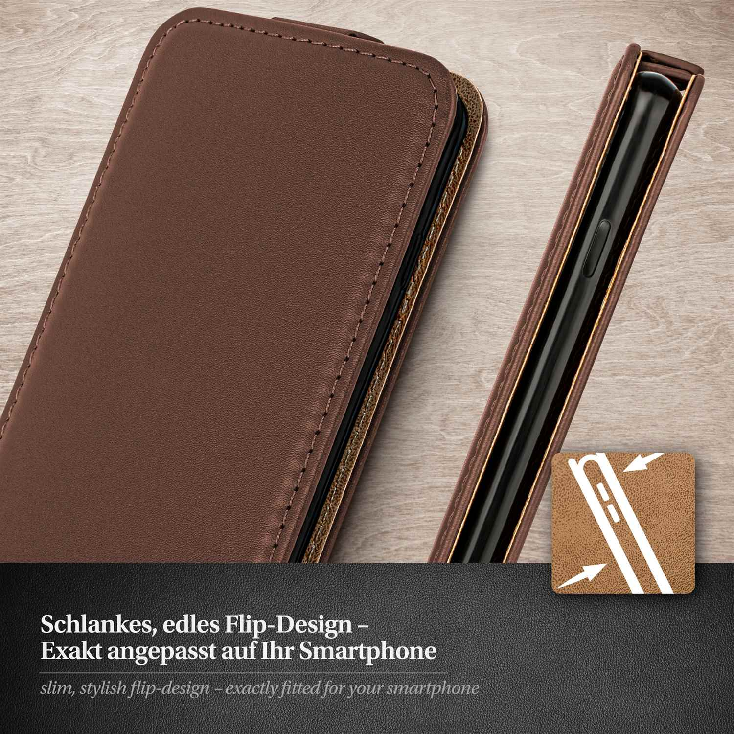 Nahaufnahme einer braunen Leder-Handyhülle, geöffnet, zeigt das Innere und eine weiße Grafik.