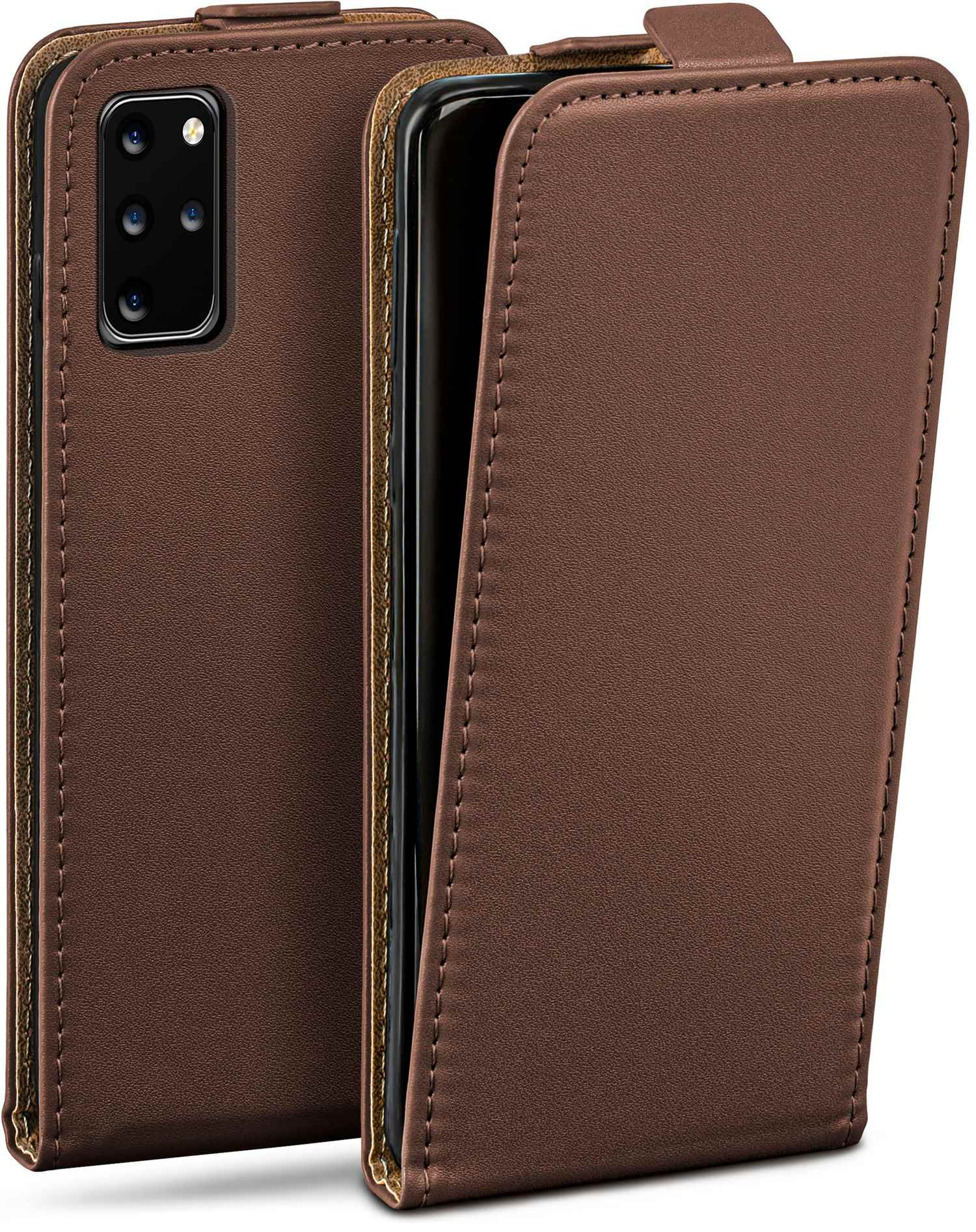 Braune Leder-Handyhülle, geöffnet, um ein Telefon im Inneren zu zeigen. Weißer Hintergrund.