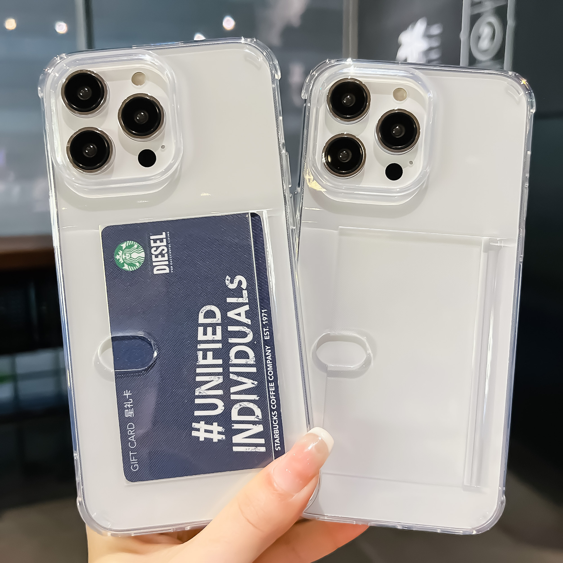 Transparente Handyhüllen. Handyhülle mit Karte darin. Die Hülle hat einen Steckplatz für die Karte.