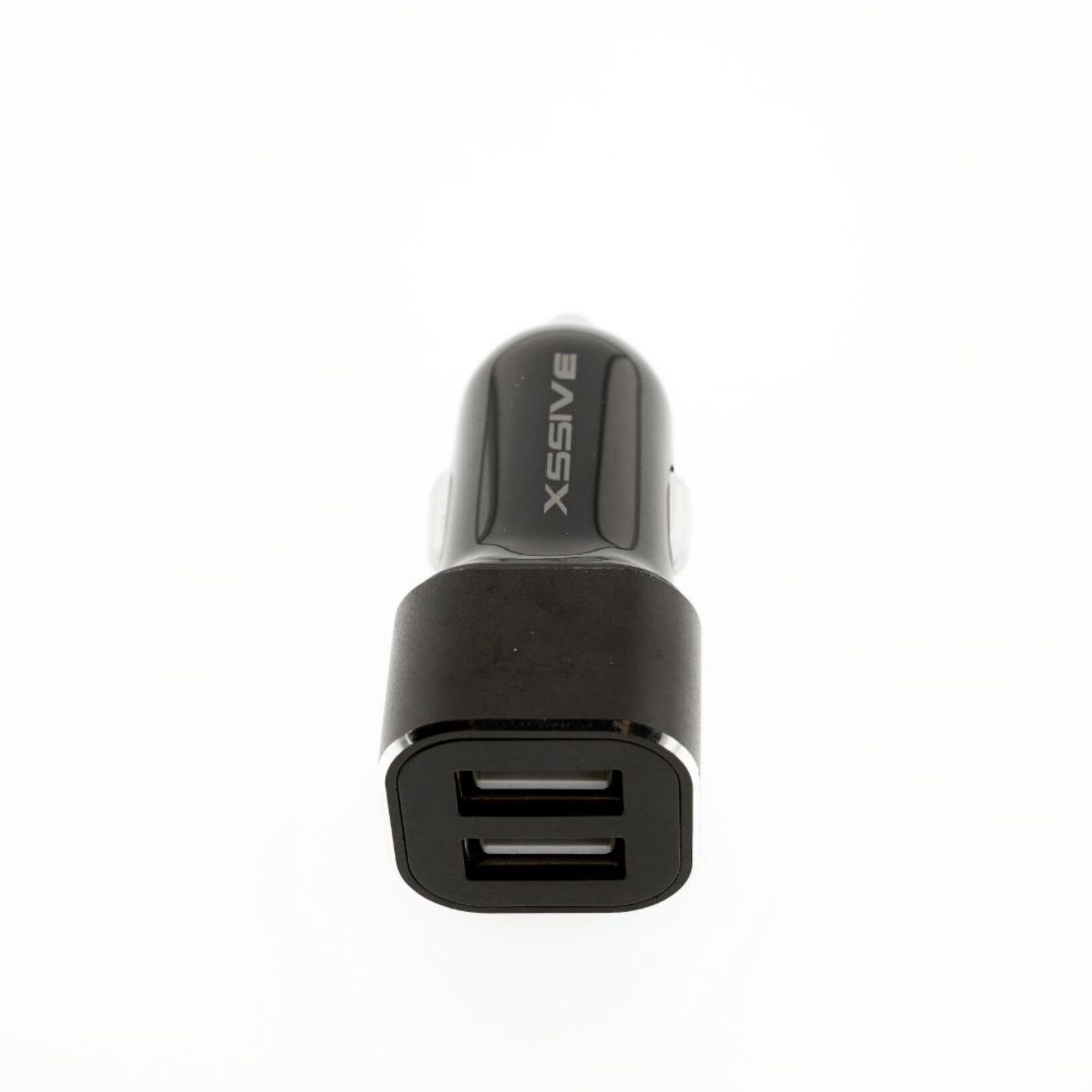 Schwarzes Autoladegerät mit zwei USB-Anschlüssen. Das Ladegerät ist auf weißem Hintergrund.