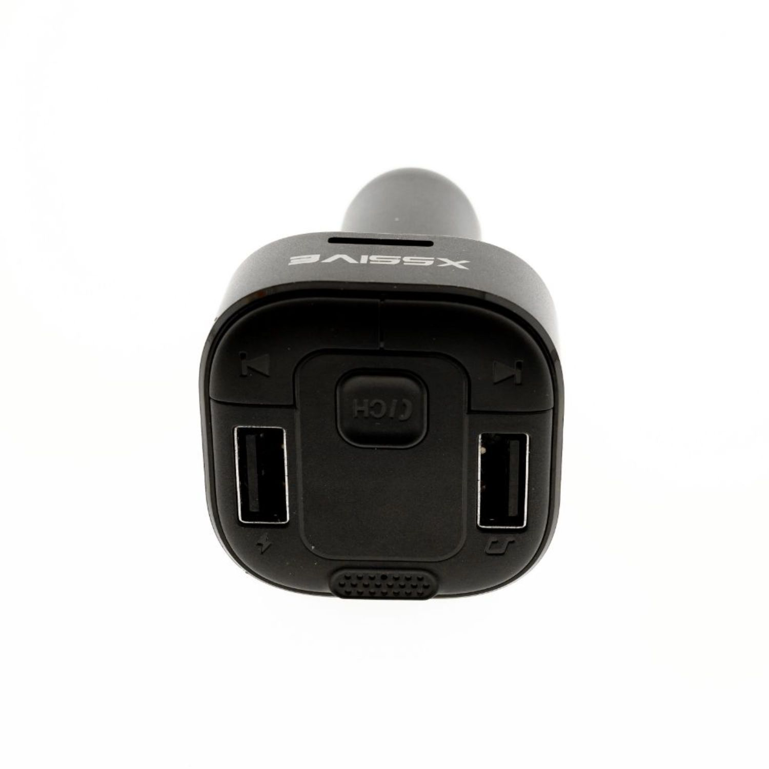 Schwarzer Auto-FM-Transmitter. Es hat zwei USB-Anschlüsse, Tasten und die Marke XSSIVE ist sichtbar.