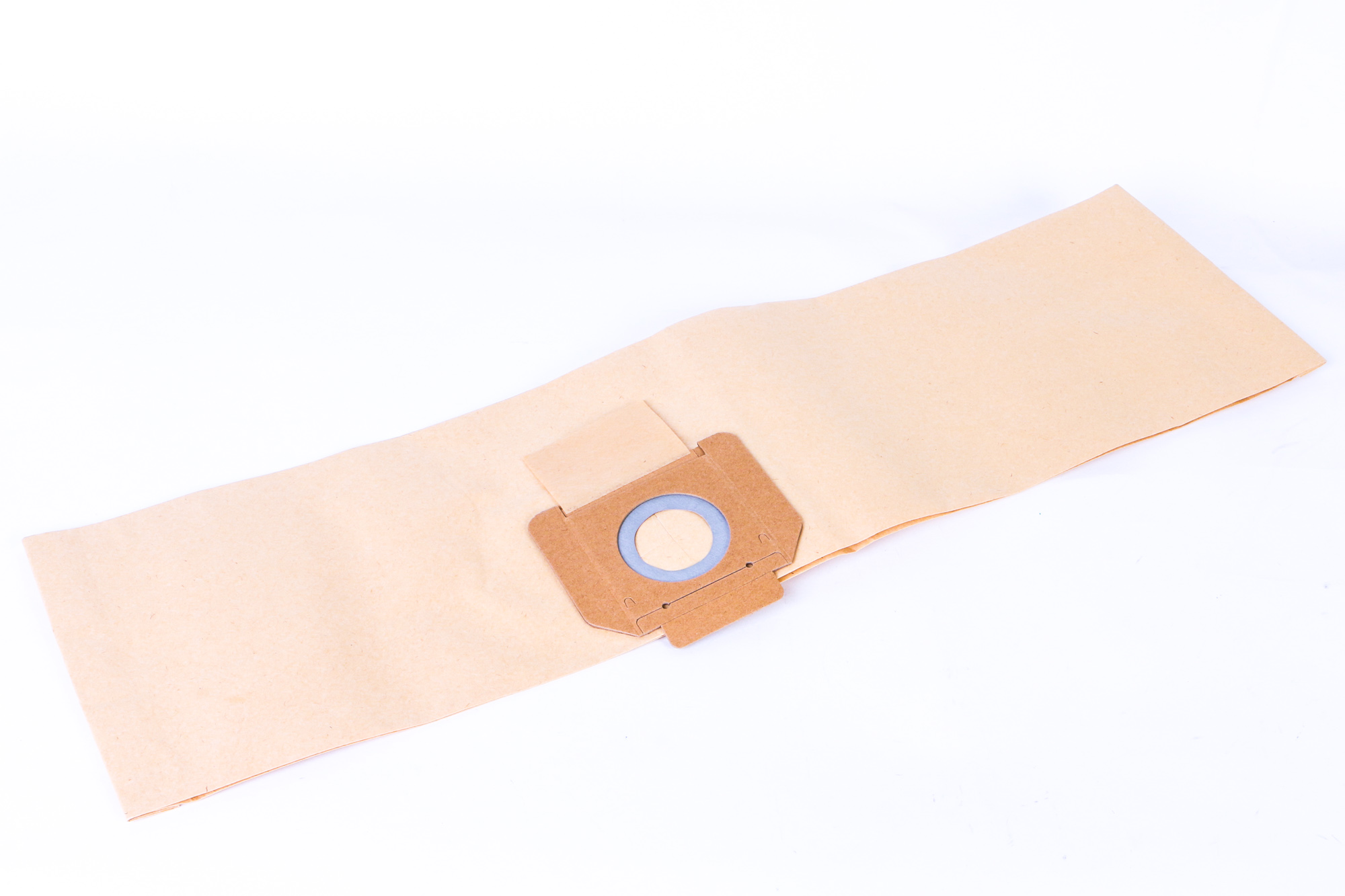 Ein beige Staubsaugerbeutel mit Kartonhalterung und Filter.