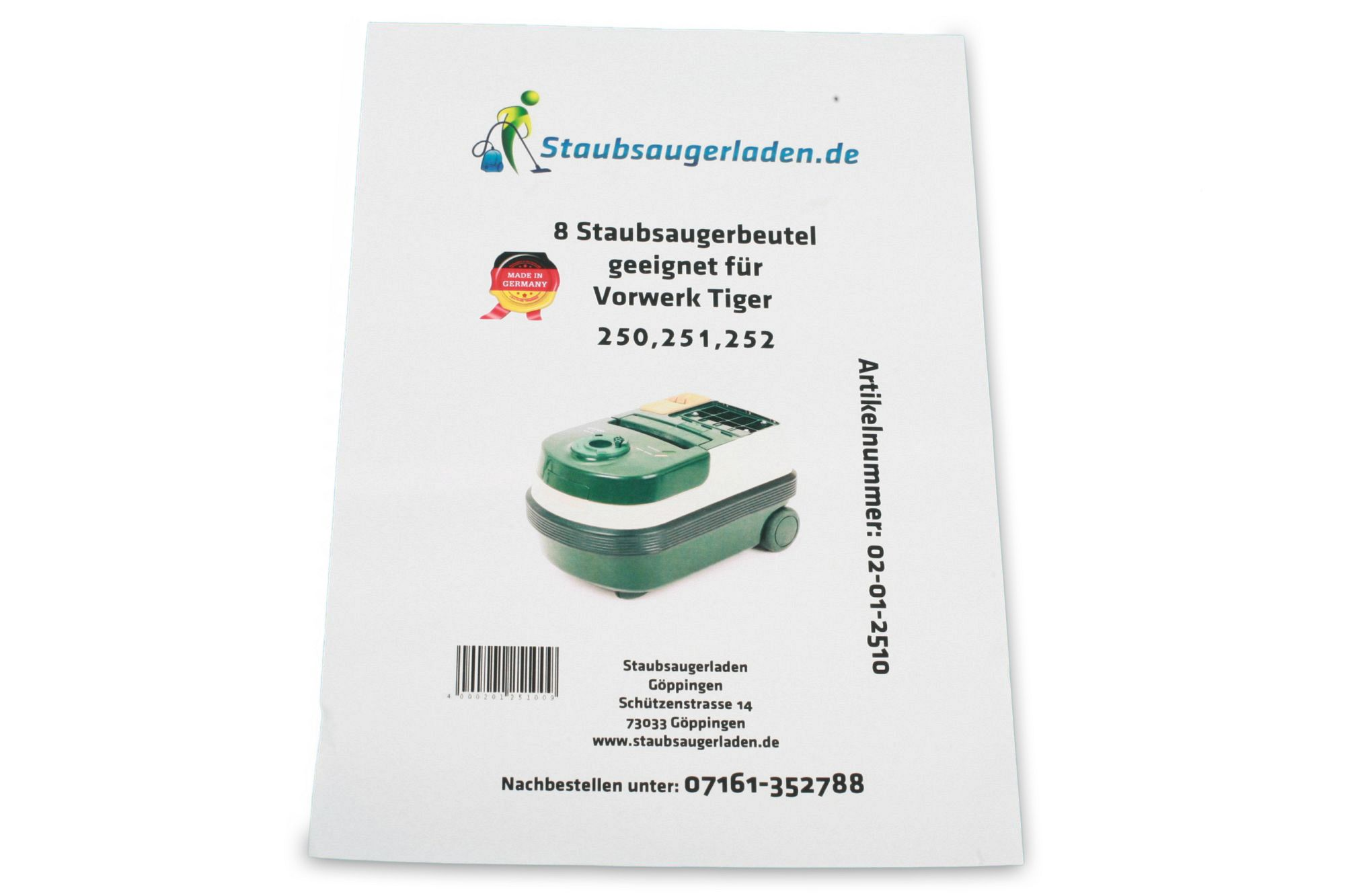 Ein gefaltetes Papier mit Staubsaugerbild und Text auf Deutsch, weißer Hintergrund.
