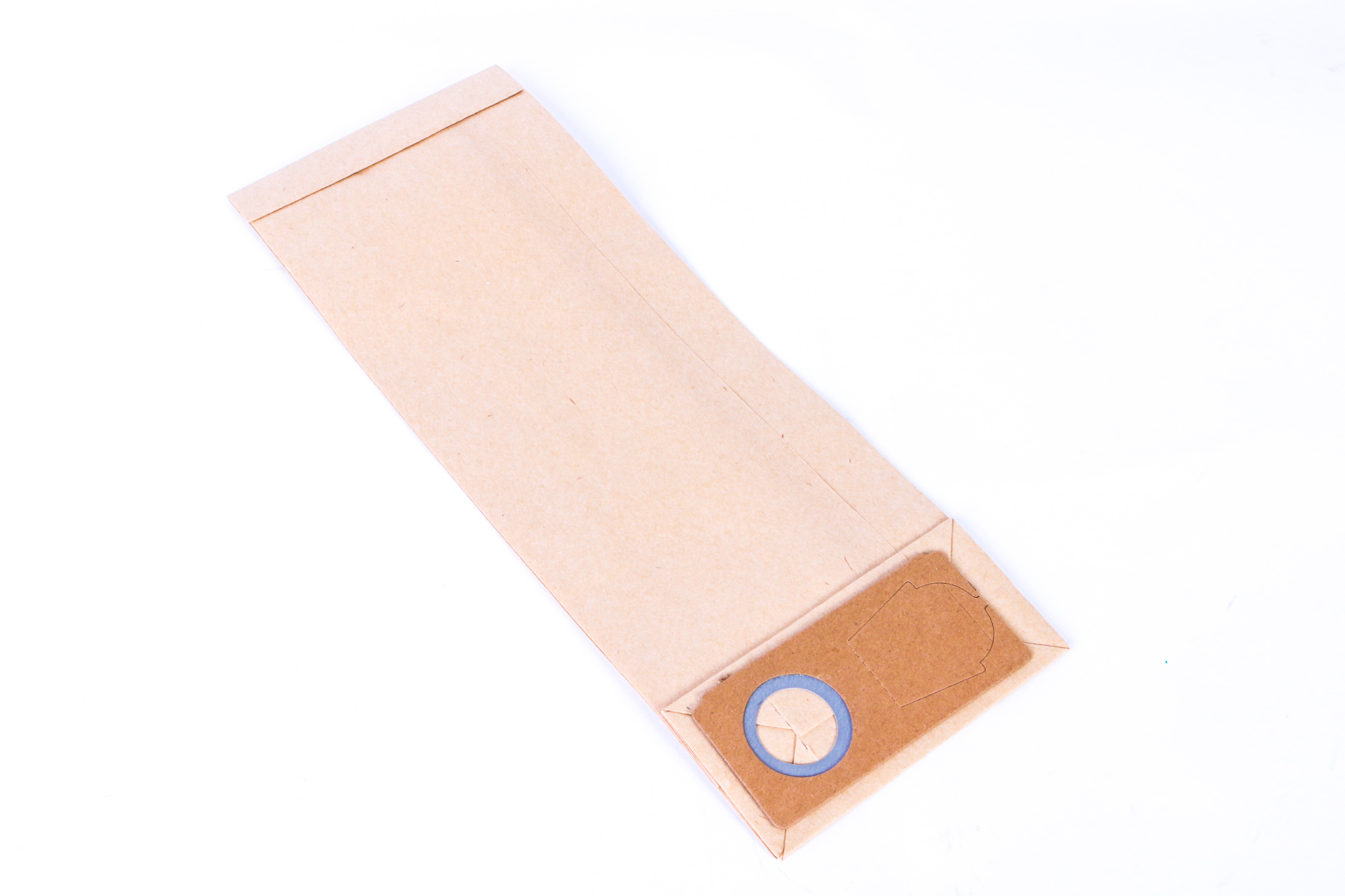 Geöffnete, rechteckige braune Verpackung mit rundem Filter.