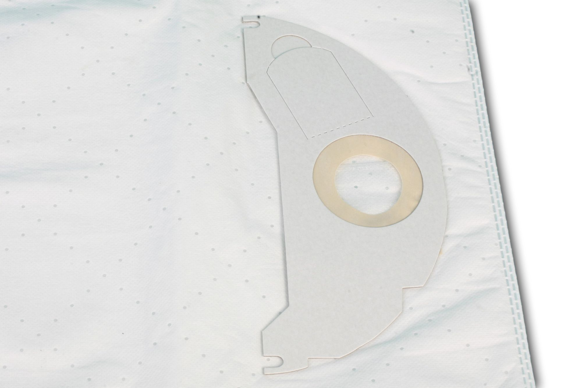 Weißer Staubsaugerbeutel mit Pappring. Der Beutel ist weiß und der Ring ist aus Pappe.