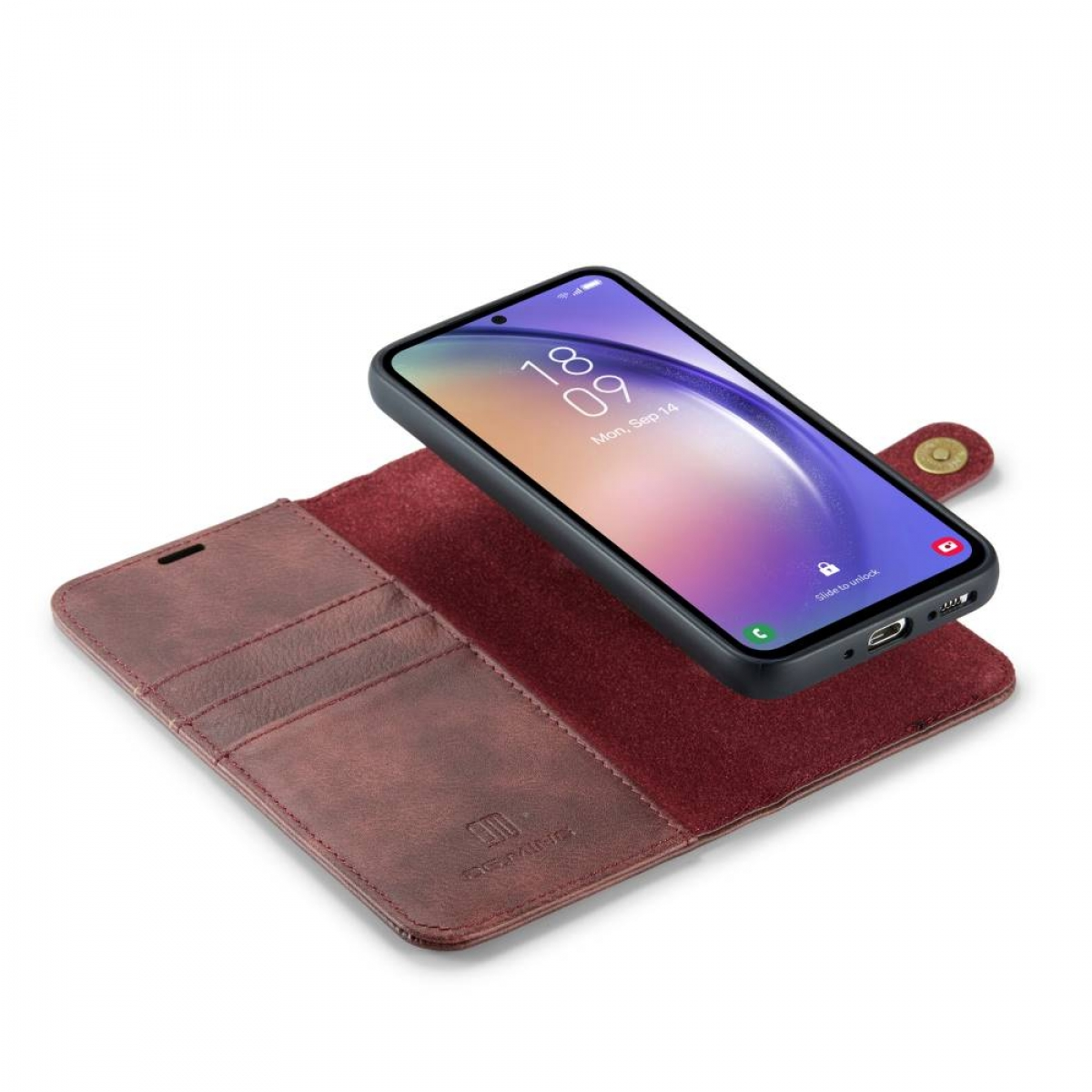 Offene Handyhülle mit Telefon. Braune Lederhülle mit Telefon. Weißer Hintergrund.