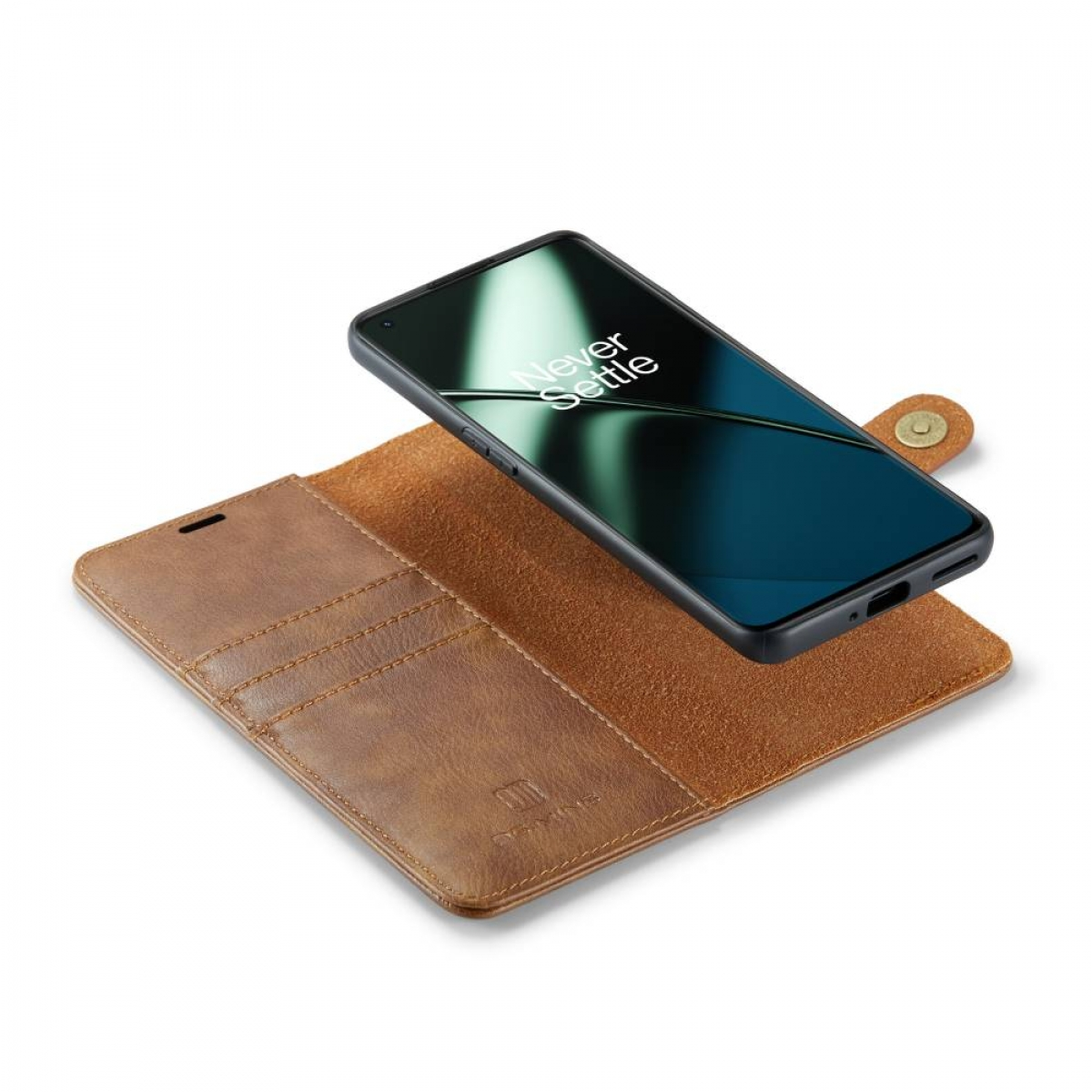 Geöffnete braune Handyhülle mit einem Telefon darin. Der Telefonbildschirm ist schwarz mit grünem Hintergrund.