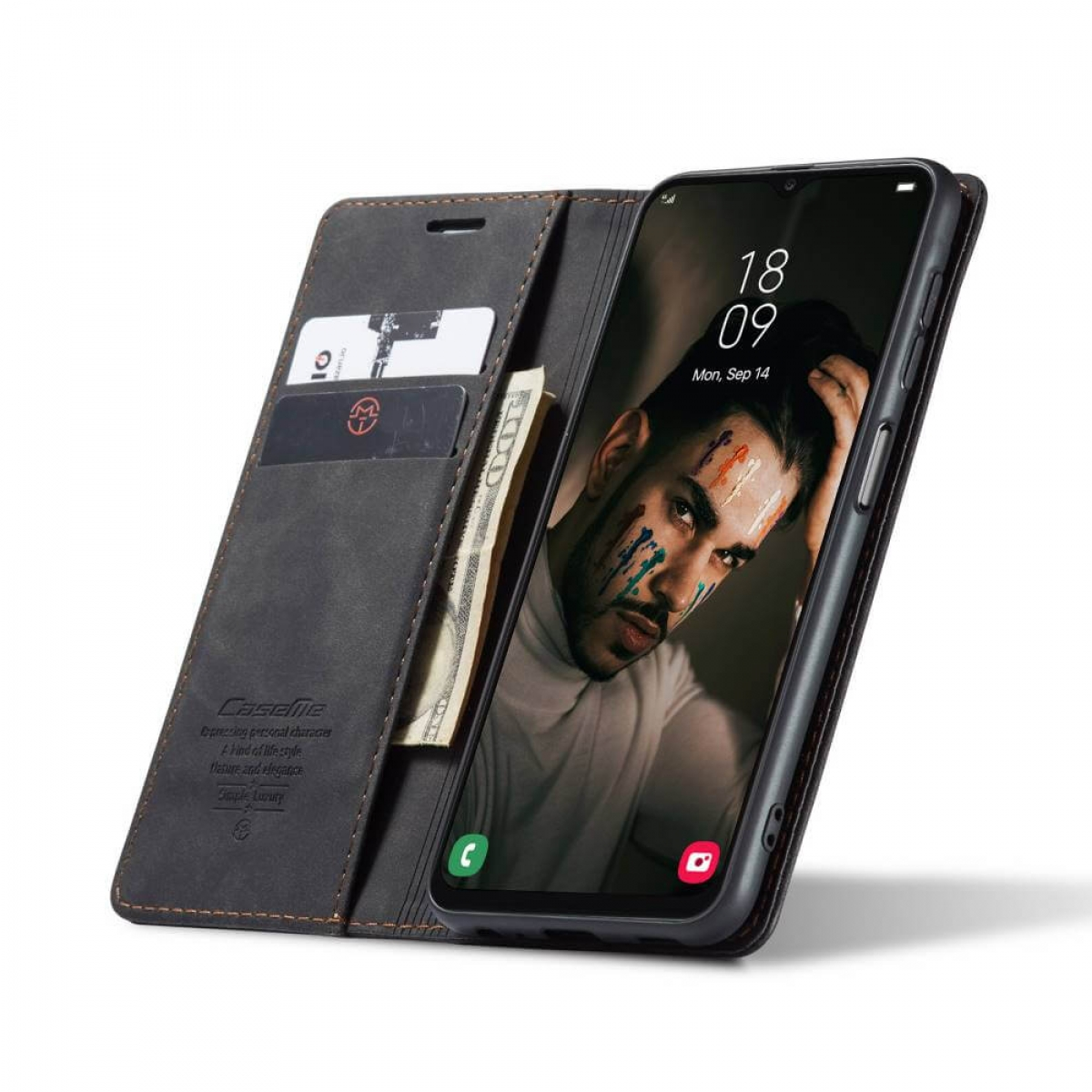 Telefon in Brieftaschenetui, zeigt Mann mit Farbe im Gesicht.