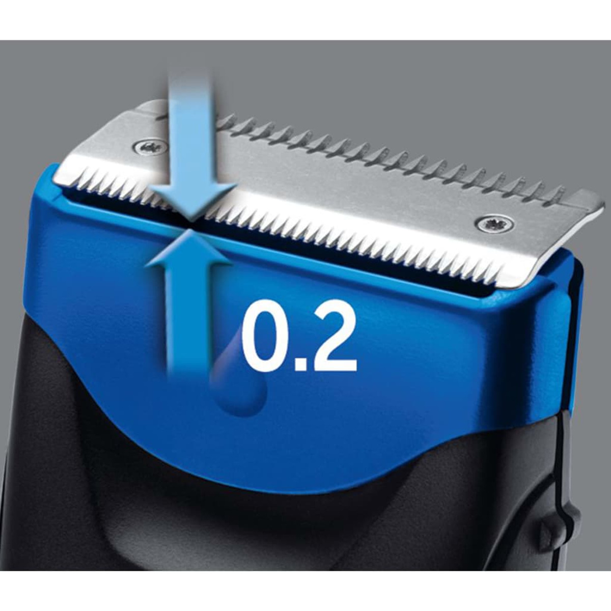 Zbliżenie ostrza trymera z ustawieniem 0,2 i strzałką.