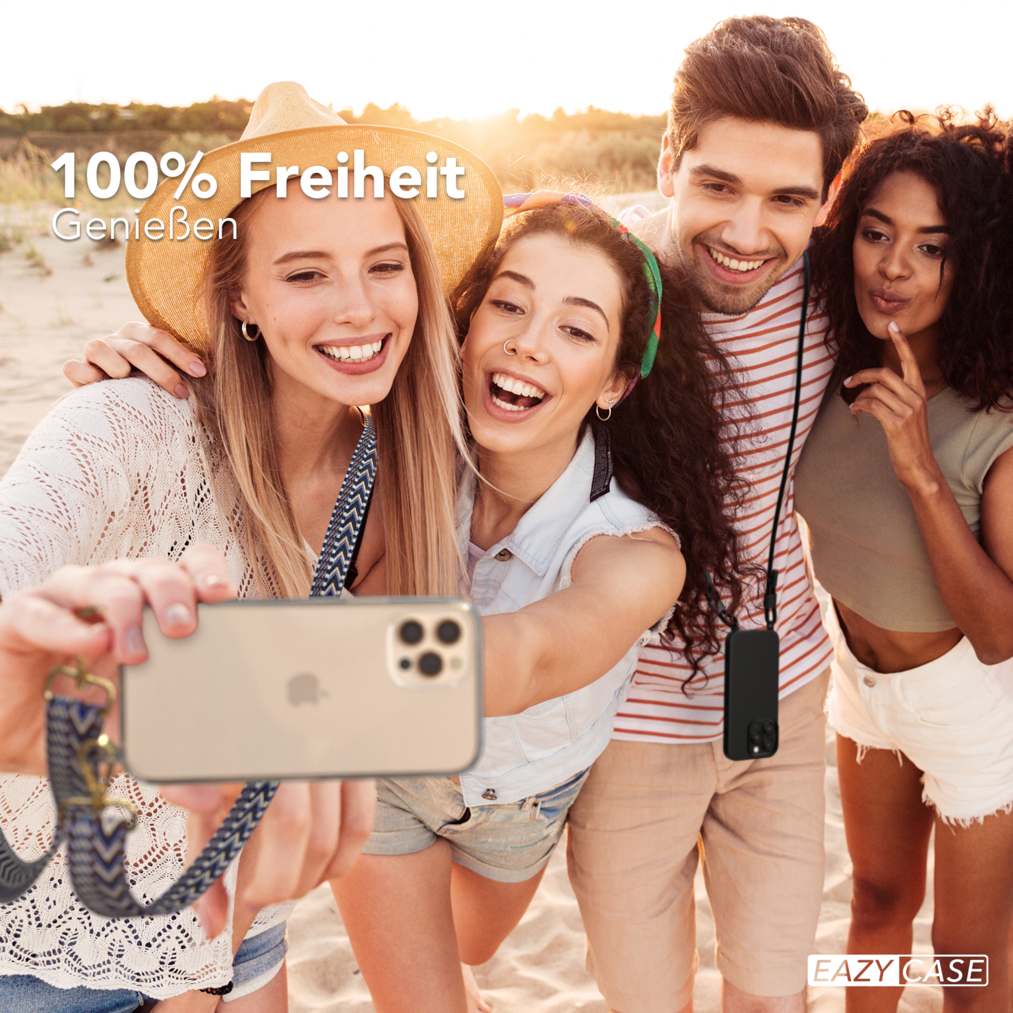 Vier junge Leute machen ein Selfie am Strand. Text: 100% Freiheit. Eazy Case Logo sichtbar.