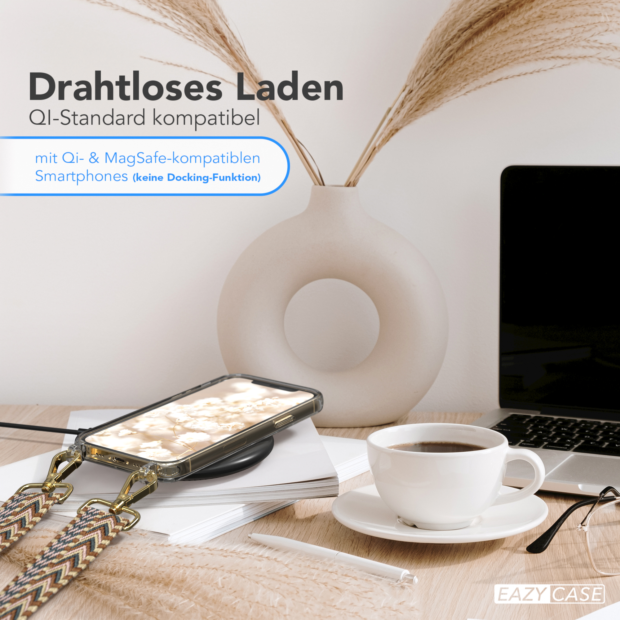 Telefon auf Ladegerät, Kaffee, Vase, Laptop und Text: Kabelloses Laden, Qi-kompatibel, Qi & MagSafe.