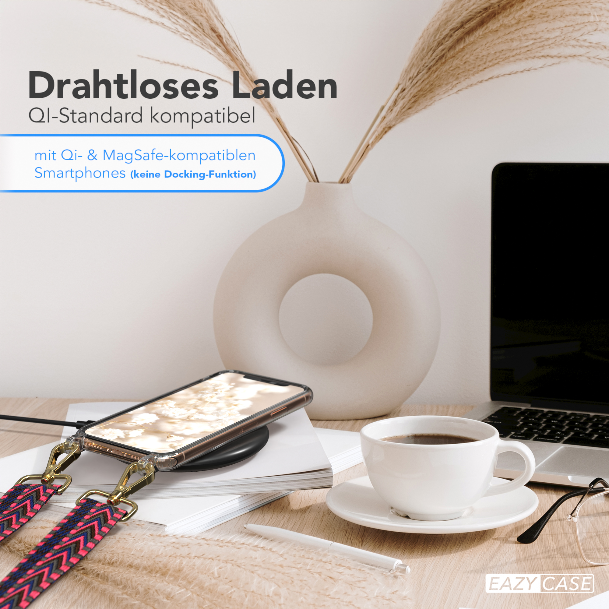 Telefon kabellos auf dem Schreibtisch laden mit Kaffee, Vase und einem transparenten Riemen.
