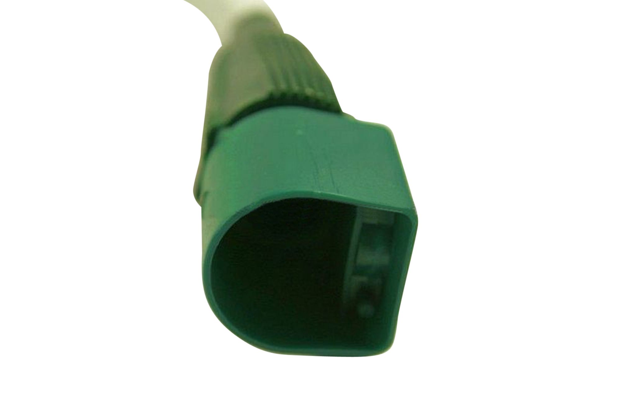 Grüner Stecker mit weißem Kabel. Der Stecker hat eine rechteckige Form. Weißer Hintergrund.