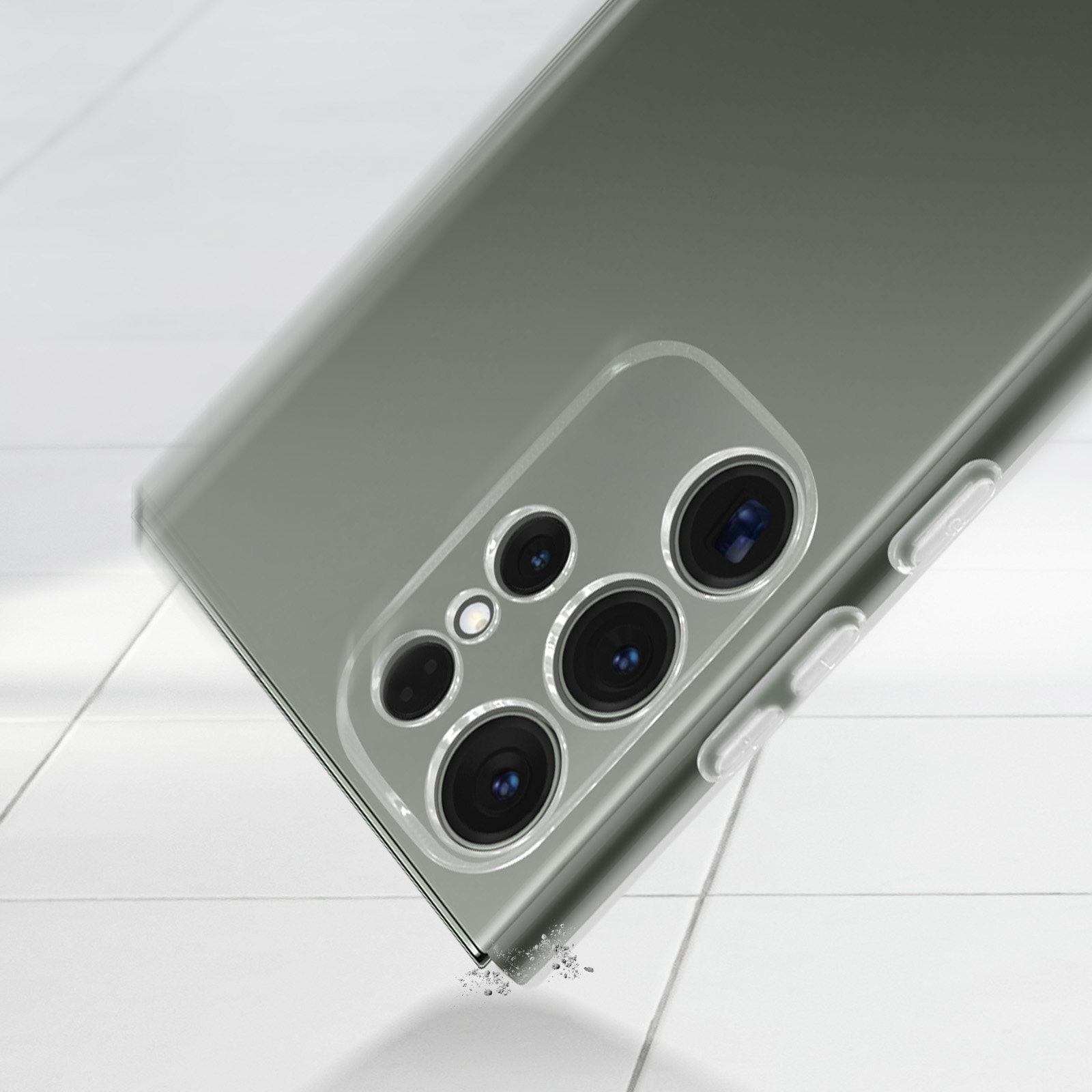 Een telefoonhoesje op een witte ondergrond, met een close-up van de cameralenzen.