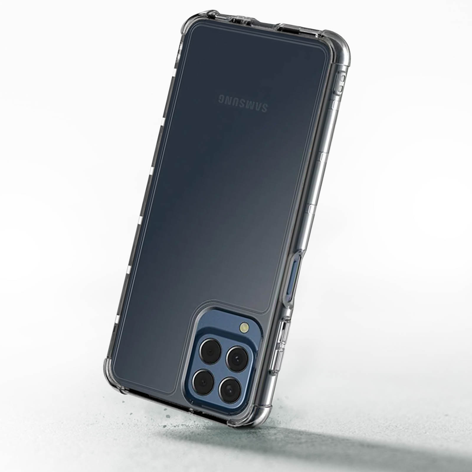 Una funda transparente para teléfono sobre una superficie blanca con un teléfono dentro.