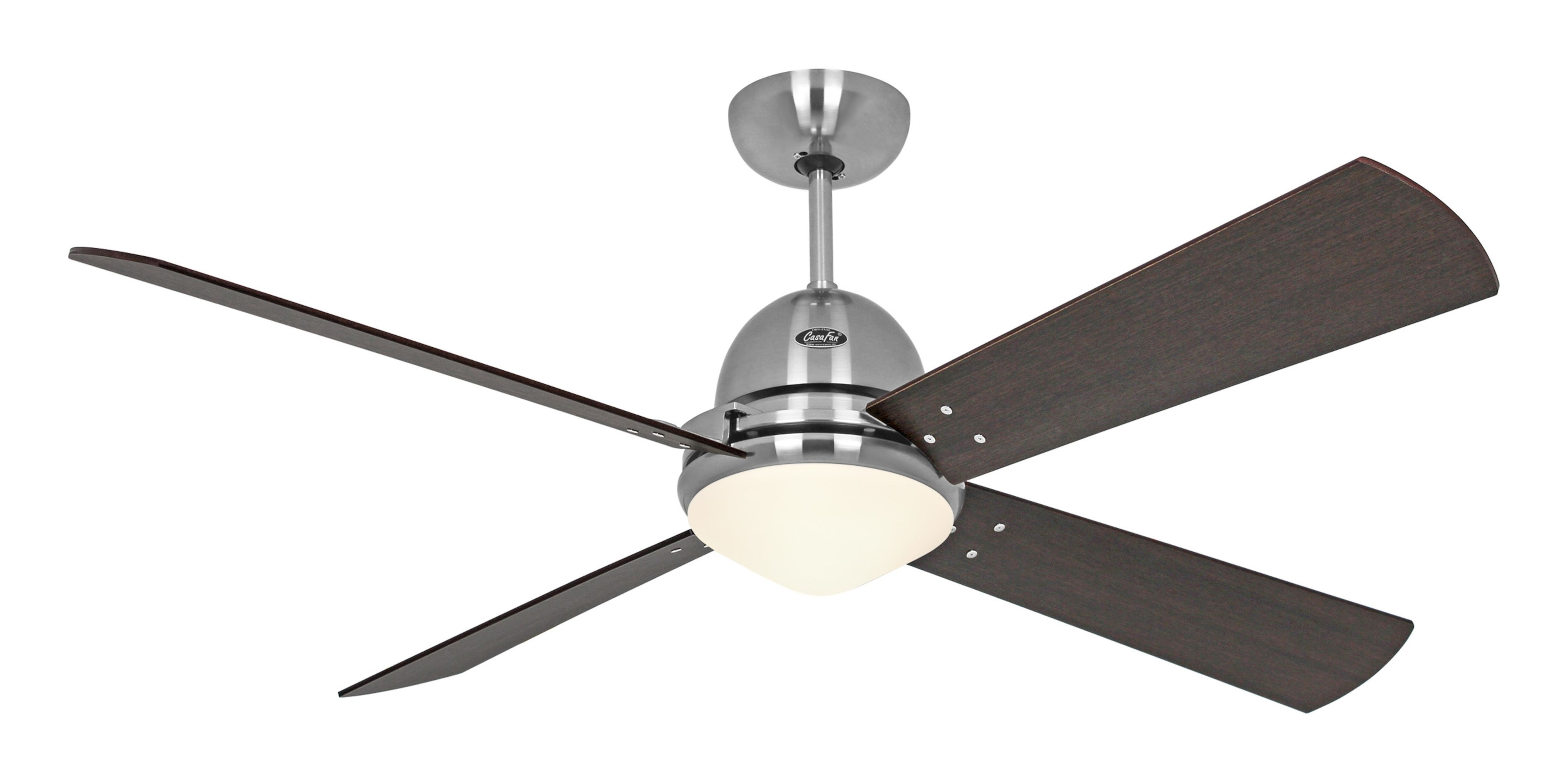 Silberner Deckenventilator mit braunen Flügeln und Licht.