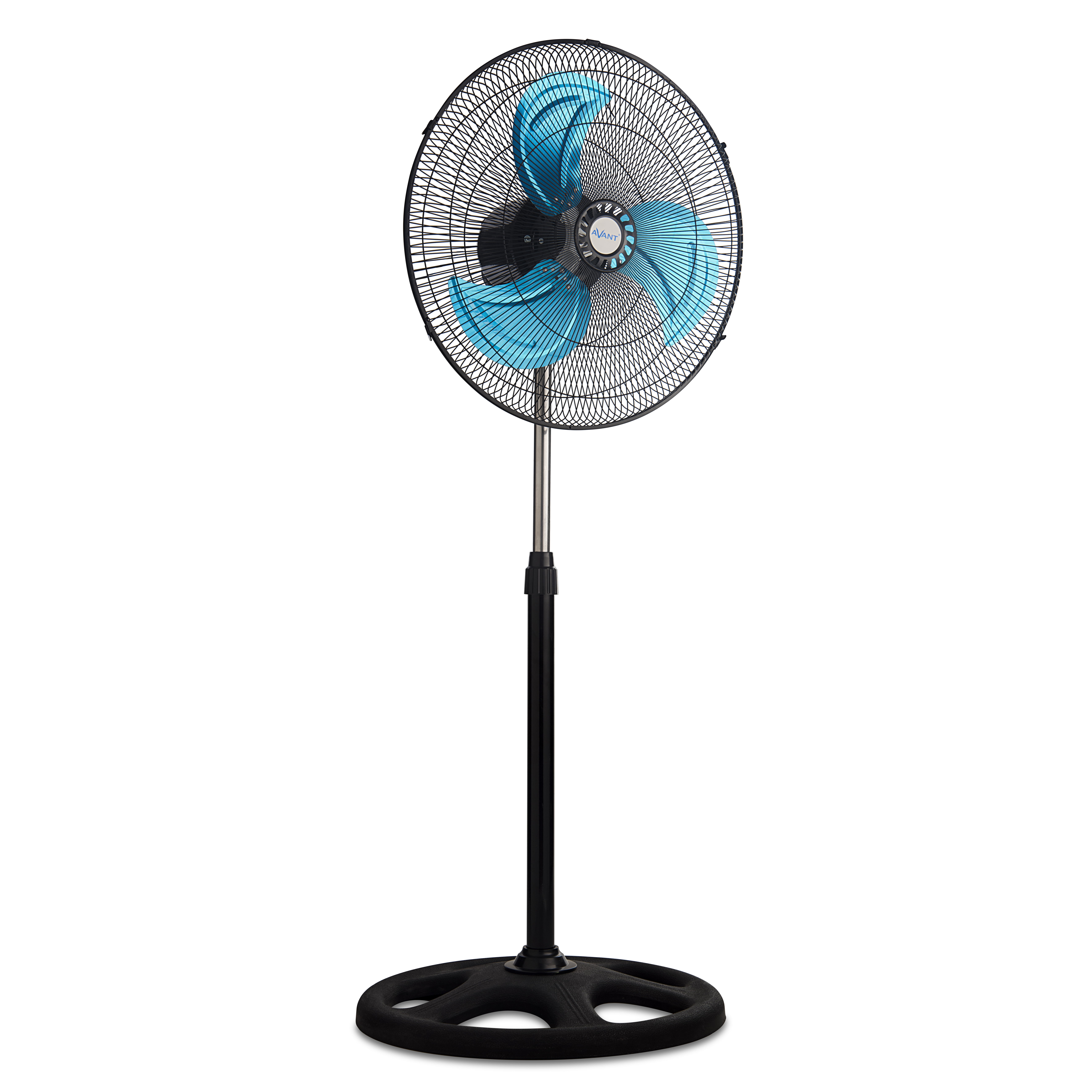 Un ventilador de pie negro y azul. Cuenta con aspas azules, un soporte negro y una base redonda.