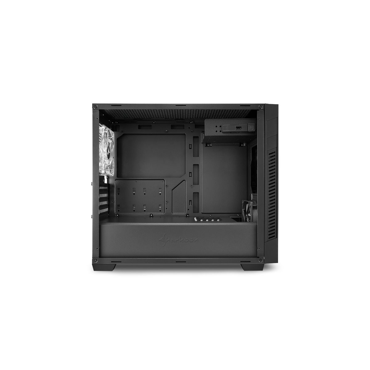Interno del case del PC nero. Vani vuoti, area della scheda madre e supporto ventola posteriore visibili, tutto su sfondo bianco.