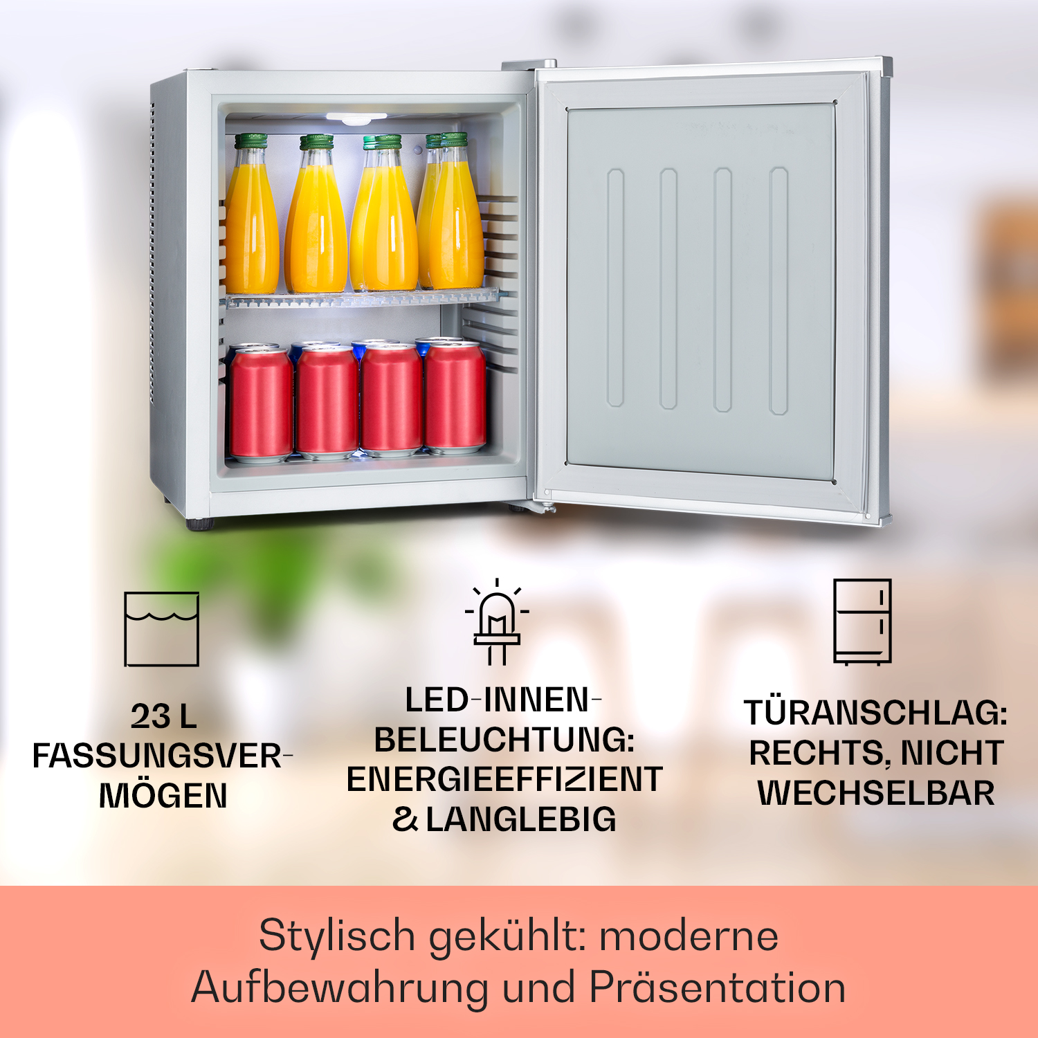 Offener Minikühlschrank, innen Saftflaschen und Dosen. Tür rechts. Textlabels sind sichtbar.