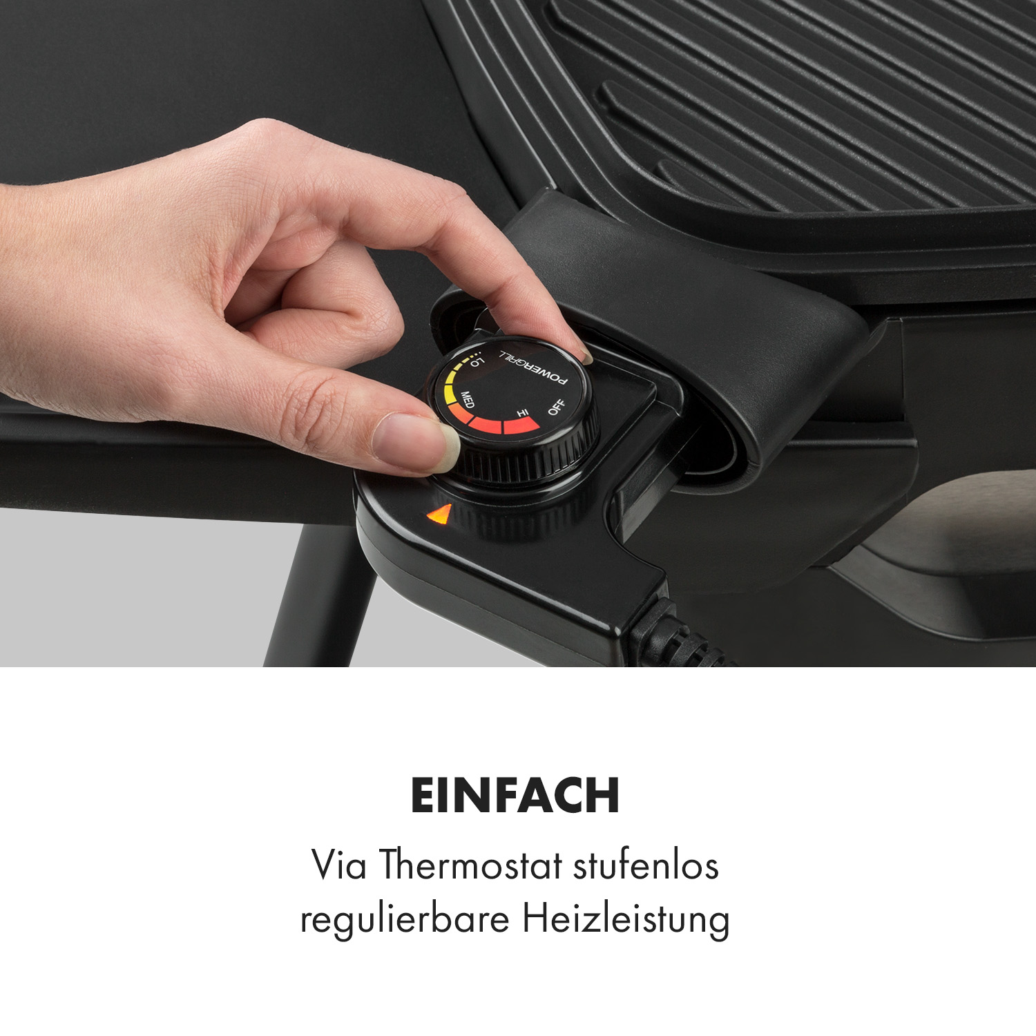 Hand stellt den Temperaturregler eines Grills ein. Der Regler ist mit Temperatureinstellungen beschriftet.