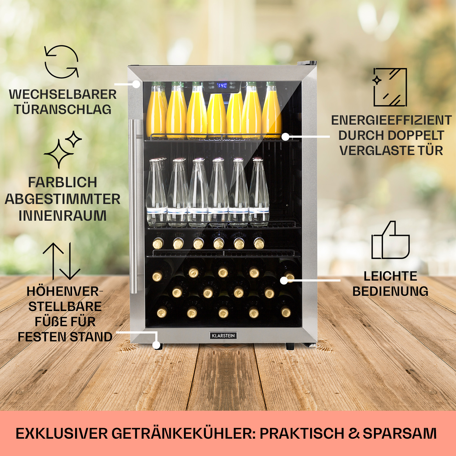 Ein Minikühlschrank mit Getränken gefüllt, mit deutschen Textlabels. Glastür zeigt Artikel.