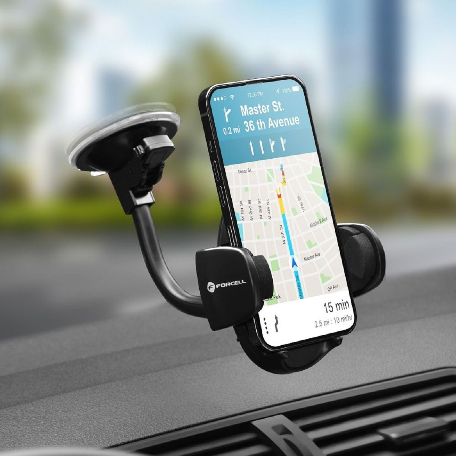 Telefon auf dem Armaturenbrett eines Autos montiert, zeigt eine Navigationskarte.