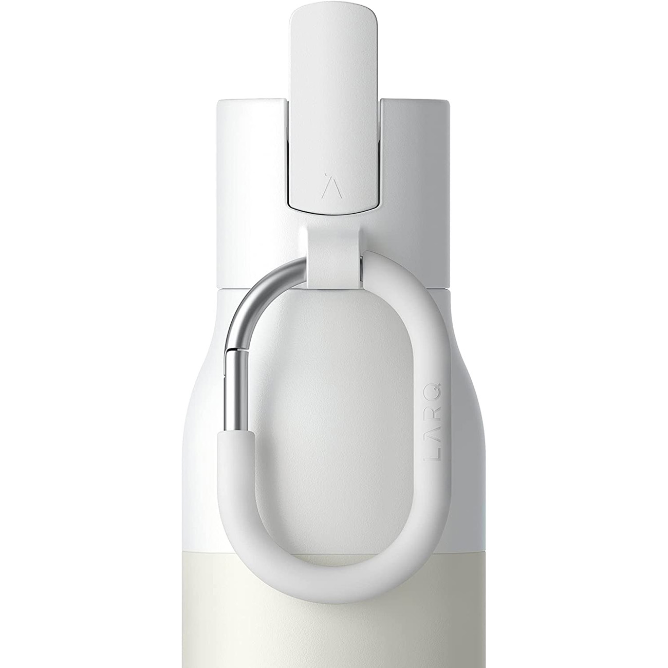 Weiße Wasserflasche mit einem Karabinerhaken befestigt.