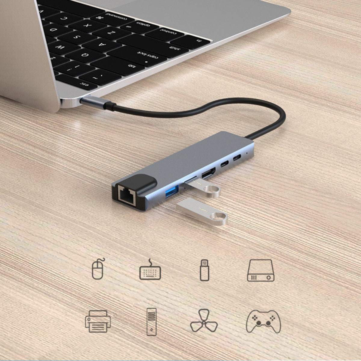 Ein silberner Hub, der mit einem Laptop verbunden ist, mit verschiedenen Symbolen, die seine Funktionen darstellen.