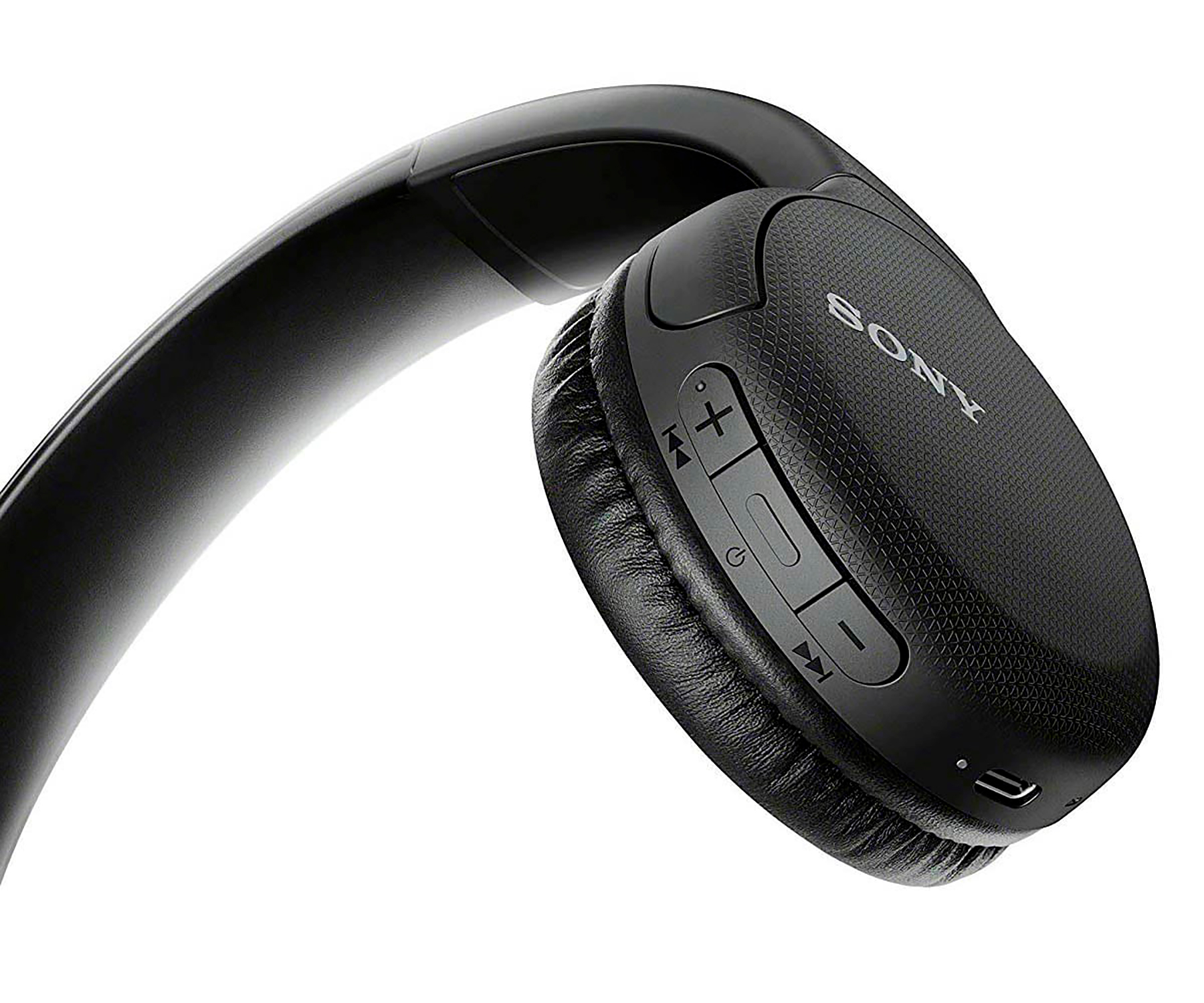 Auriculares negros sobre la oreja con controles en el auricular derecho. Cuenta con el logo SONY.
