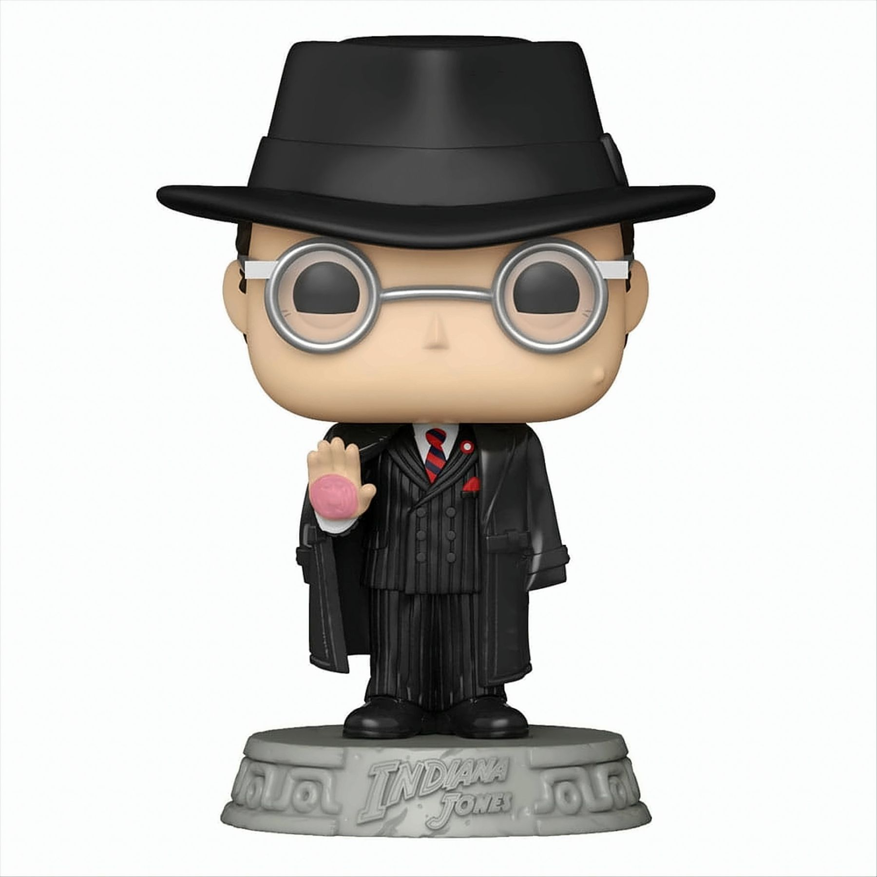 Indiana Jones Funko Pop Figur. Schwarzer Hut, Anzug und Brille. Steht auf einer Basis. Weißer Hintergrund.