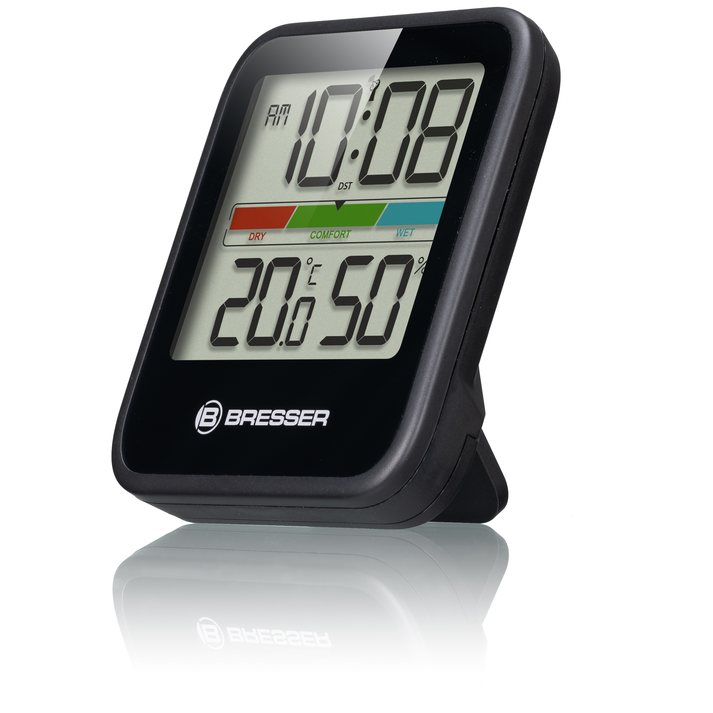 Schwarzes digitales Thermometer mit Anzeige von Zeit, Temperatur und Luftfeuchtigkeit. Schwarzer Sockel. Weißer Hintergrund.