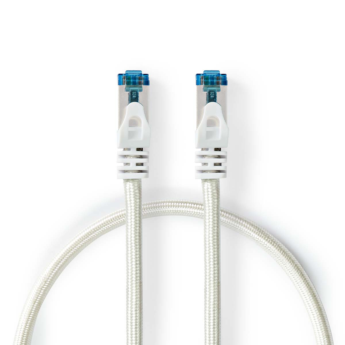 Due cavi Ethernet bianchi con connettori blu su una superficie bianca.