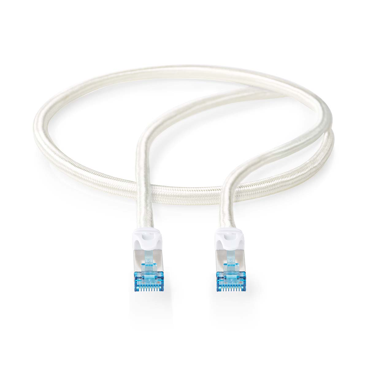 Cavo bianco intrecciato con due connettori RJ45. Plastica blu sui connettori. Sfondo bianco.