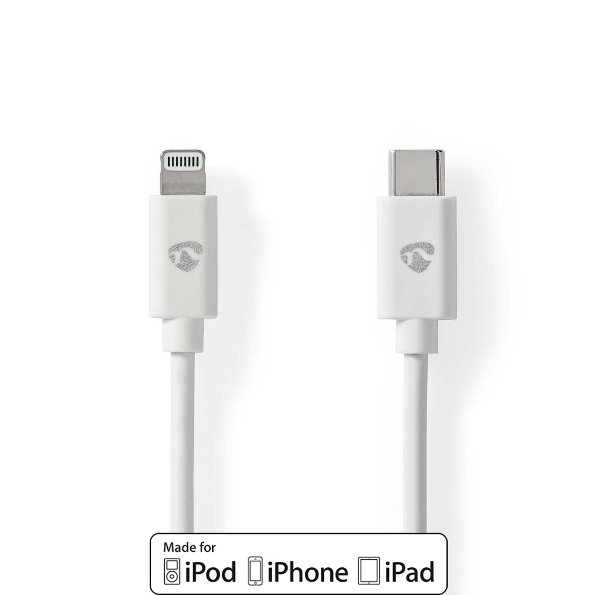 Zwei weiße Ladekabel mit verschiedenen Anschlüssen. Eines ist Lightning, das andere USB-C. Der Hintergrund ist weiß.