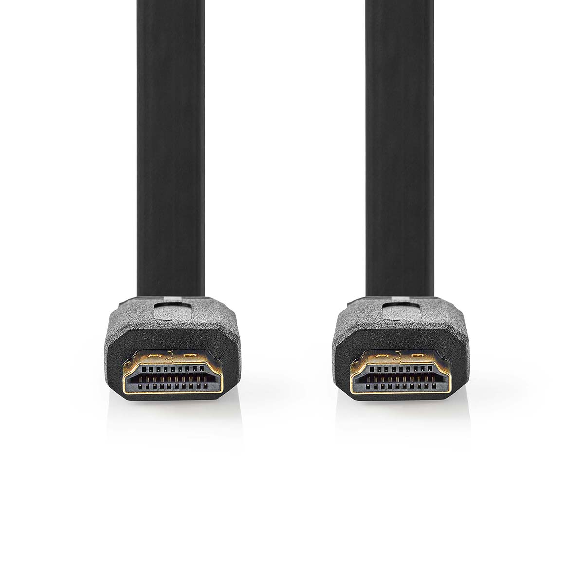 Twee zwarte HDMI-kabels met gouden connectoren, geïsoleerd op witte achtergrond.