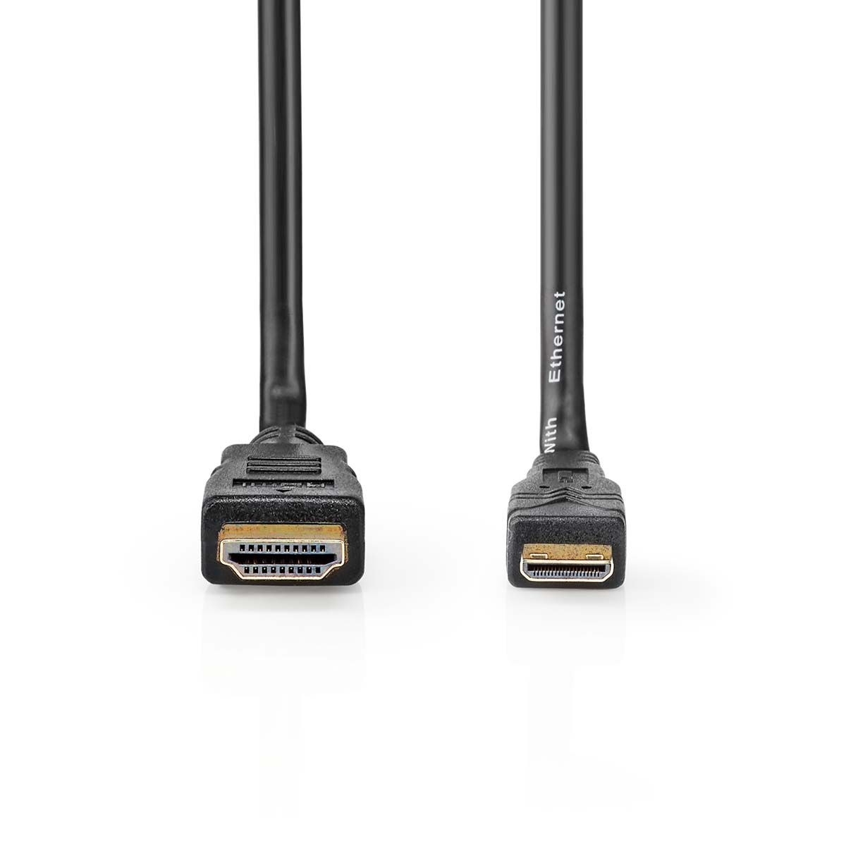 Twee zwarte HDMI-kabels met verschillende connectoren op een witte achtergrond.