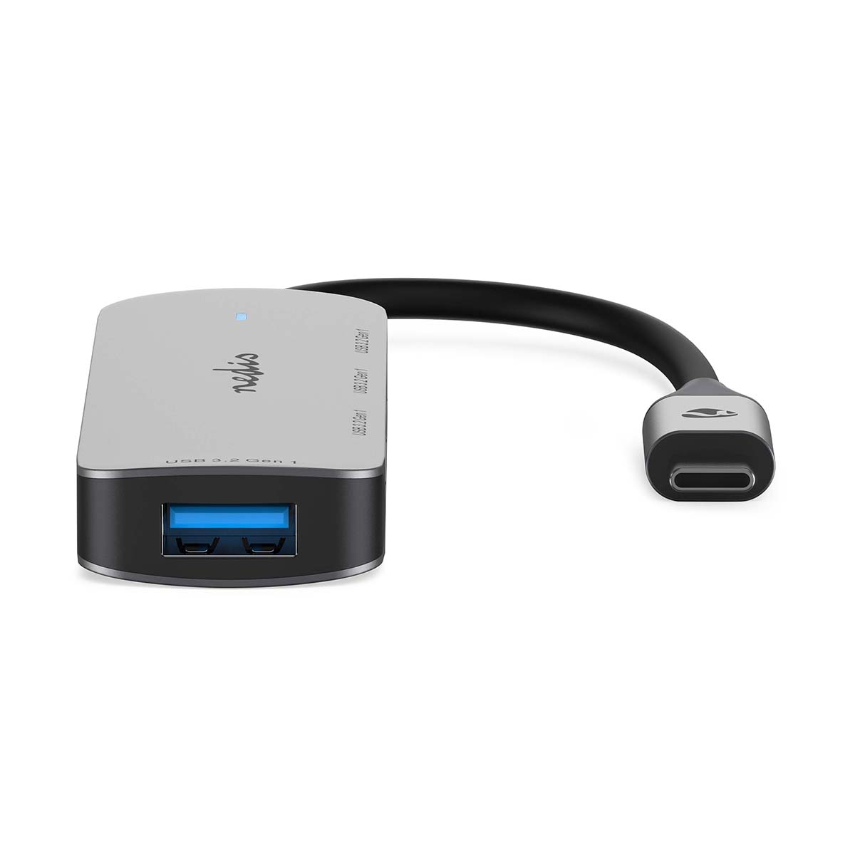 Zilveren en zwarte USB-C hub met meerdere poorten. Het is rechthoekig met een USB-C-kabel.