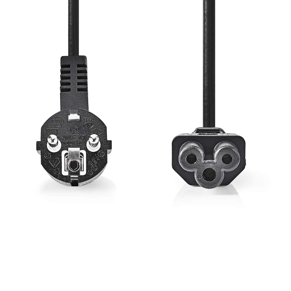 Zwart netsnoer met EU-stekker en IEC-connector, geïsoleerd op witte achtergrond.