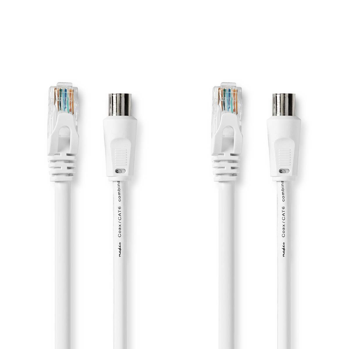 Cuatro cables de red blancos con conectores transparentes. Los conectores tienen cables de colores en el interior.