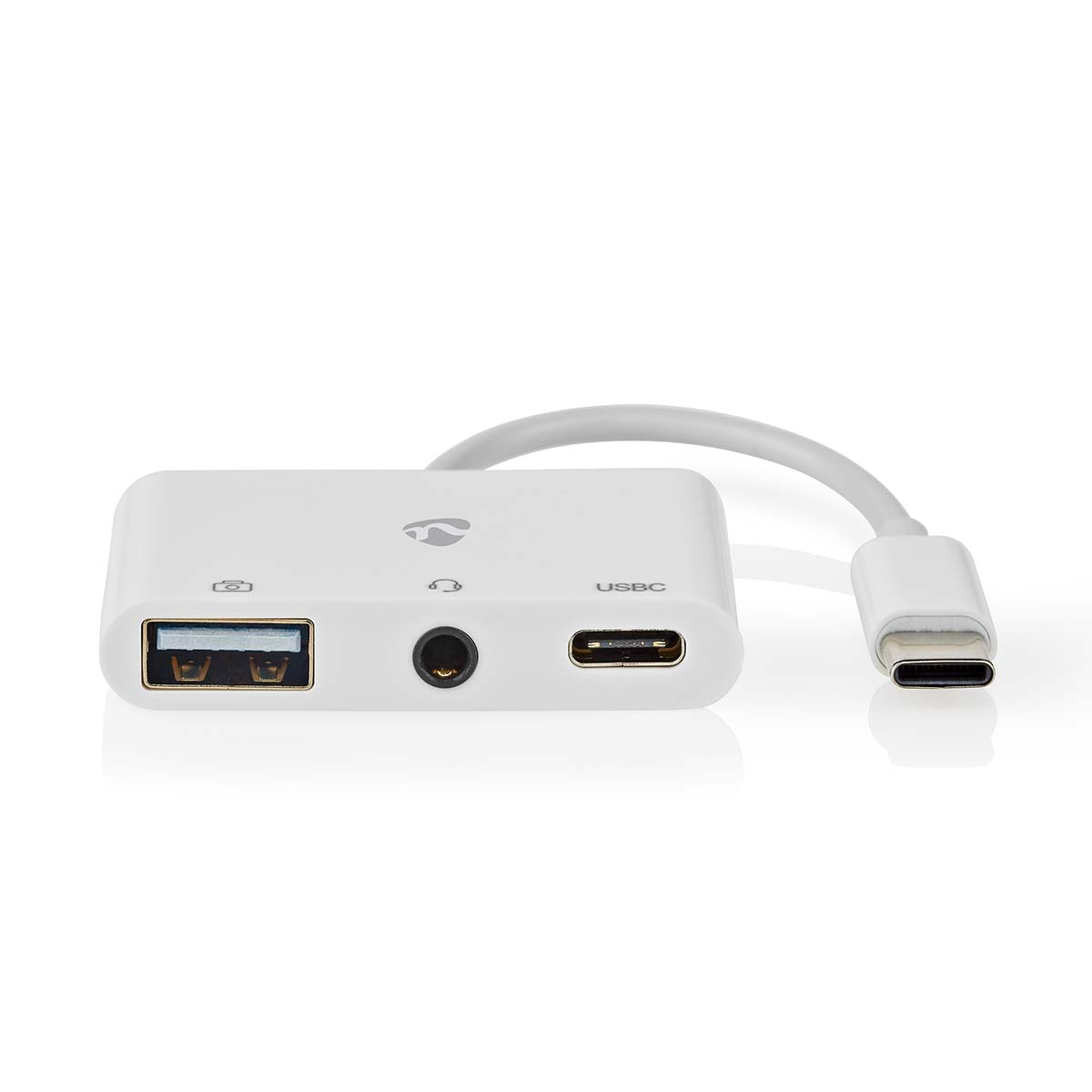 Een witte adapter met USB, audio en USB-C poorten.