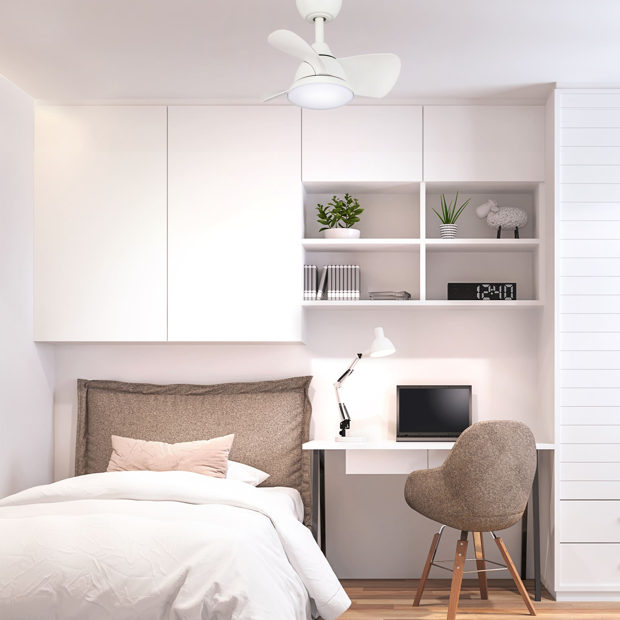 Escena de dormitorio con paredes blancas, cama, escritorio y ventilador de techo. Diseño moderno.