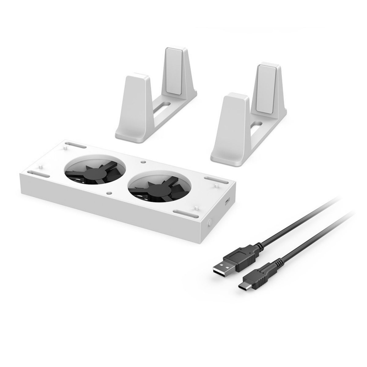 Weißes Kühlgebläse-Set für PS5 mit USB-Kabeln. Weißer Hintergrund.