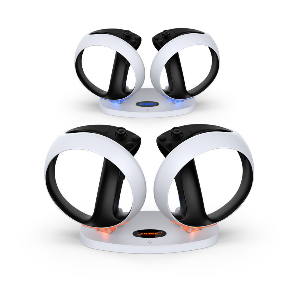 Zwei VR-Controller auf einer Ladestation.